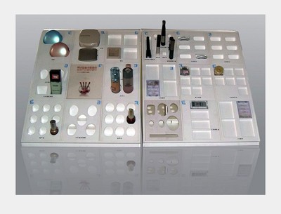 深圳源藝坊 專業(yè)定制化妝品亞克力展示架，助力品牌形象升級(jí)